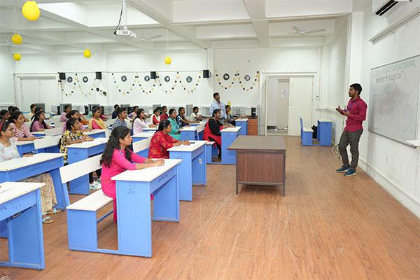 Smart Classrooms
with Digital Tools